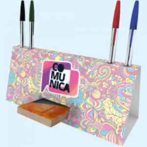 Calendário de Mesa com Porta Cartão e Caneta Papel Couche 300g 25x18 cm- 4x0- Colorido Verniz UV Corte Reto- 